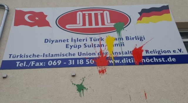 Almanya'da camilere yapılan saldırılar tedirgin ediyor