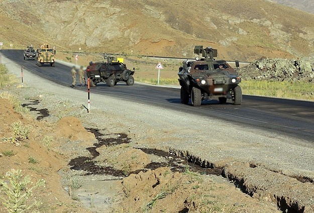 Muş'ta askeri araca bombalı saldırı: 6 yaralı