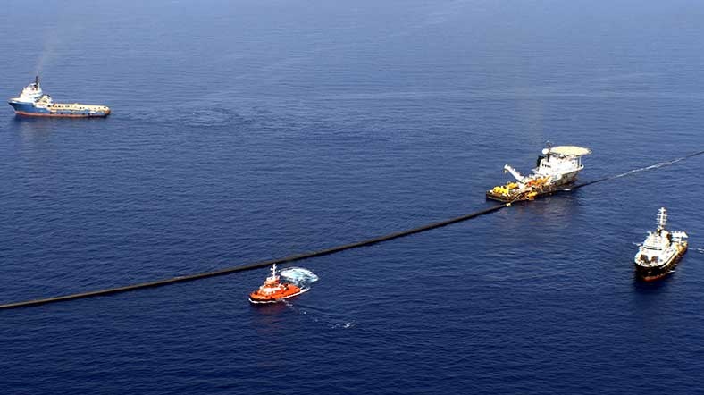 Türkiye-KKTC su hattı açıldı