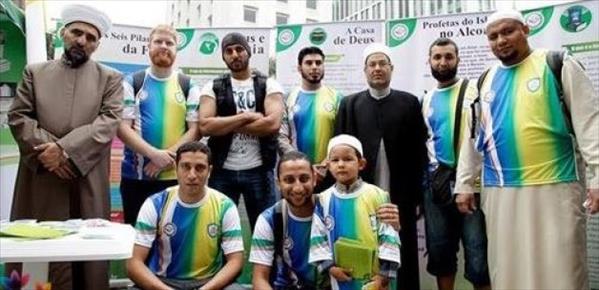 D&#252;nya Kupası&#39;na geldiler M&#252;sl&#252;man oldular