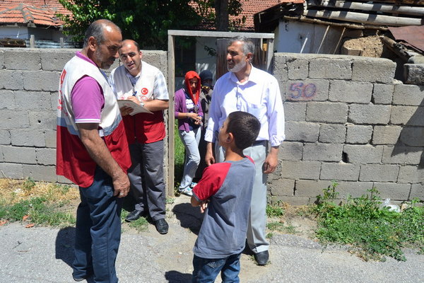 İhtiya&#231; Sahiplerine T.D.V. Erzincan Şubesi Tarafından Alışveriş Kartı Verildi
