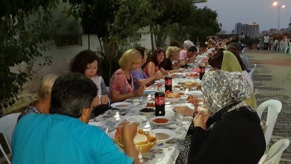 Alanya Mahmutlar'da Yeni Alanyalı Komşulara İftar