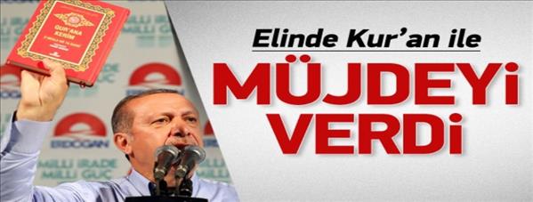 Elinde Kur&#39;an ile m&#252;jdeyi verdi