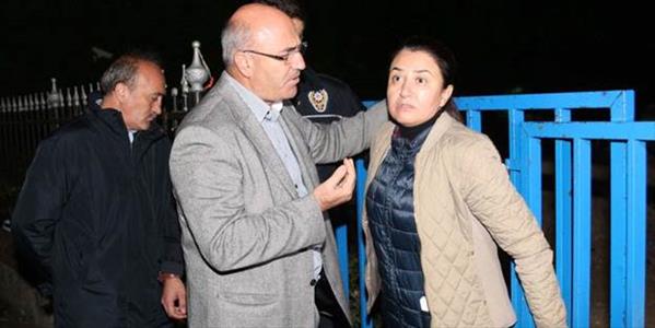 Şovcu vekil Mahmut Tanal kadın polise artistlik yaptı