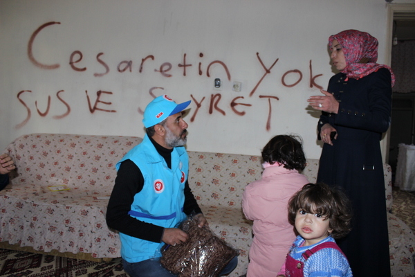 Diyanet Vakfından Kahramanmaraş taki Suriyelilere Gıda ve Yiyecek Yardımı
