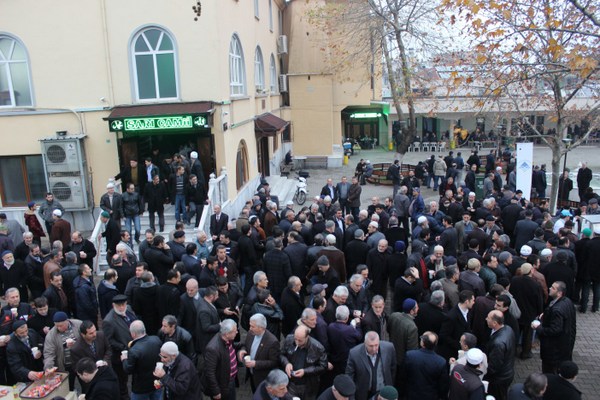 SABAH NAMAZI BULUŞMASINDA Ş&#220;KRANİYE ( SARI ) CAMİİ DOLDU TAŞTI