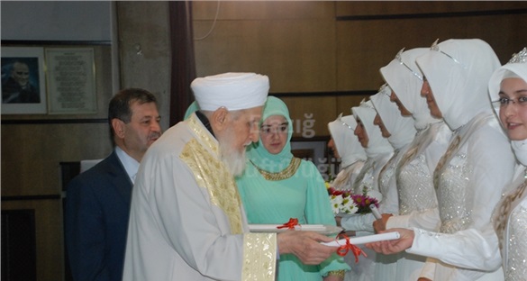 Elazığ'da Hafizeler Taçlandı