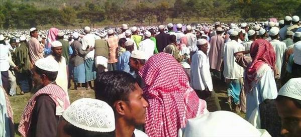 Arakan&#39;da cenaze namazında mahşeri kalabalık