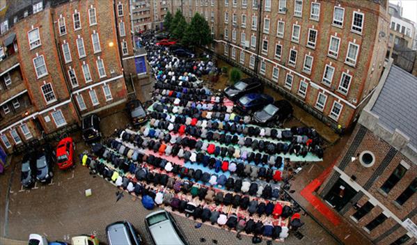 İngiltere, Müslüman vakıfları cezalandırıyor