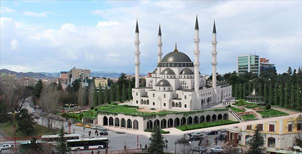 Arnavutluk Başbakanı Edi Rama, Balkanların en b&#252;y&#252;k camisini Diyanet Vakfı yapacak