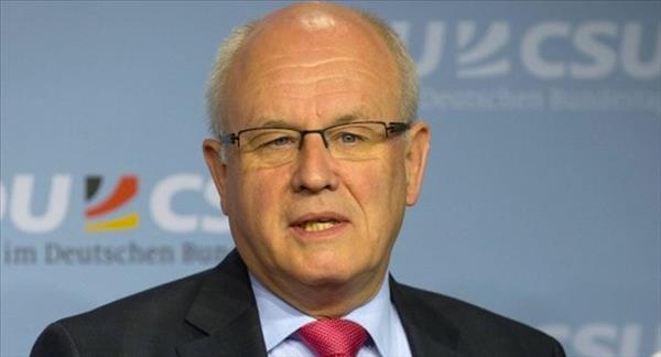 Merkel'e partisinden İslam itirazı