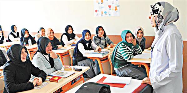 Eğitim ordusuna 15 bin &#246;ğretmen daha