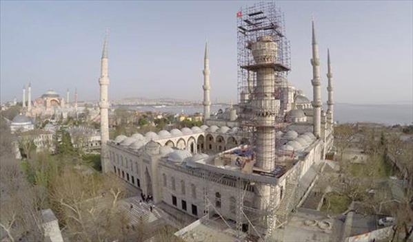 Sultanahmet Camii'nin bir minaresinde kayma var
