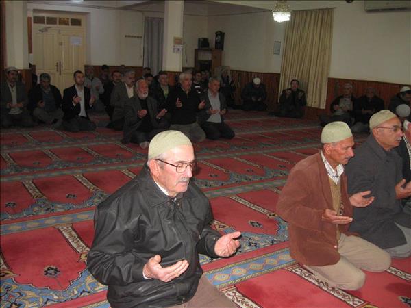 Gen&#231;lik sabah namazında gedik camiinde