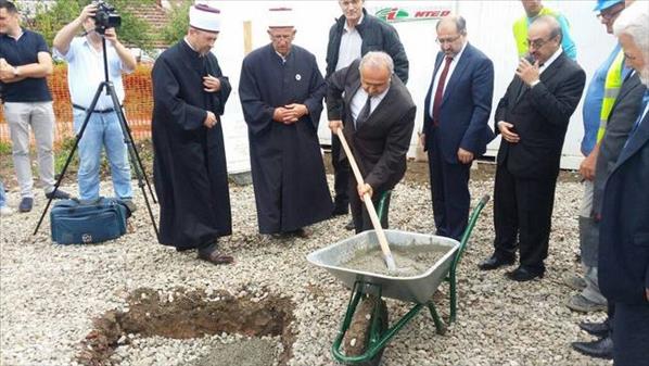 Gaziemir İlçe Müftülüğü hız kesmeden yardım faaliyetlerine devam ediyor.