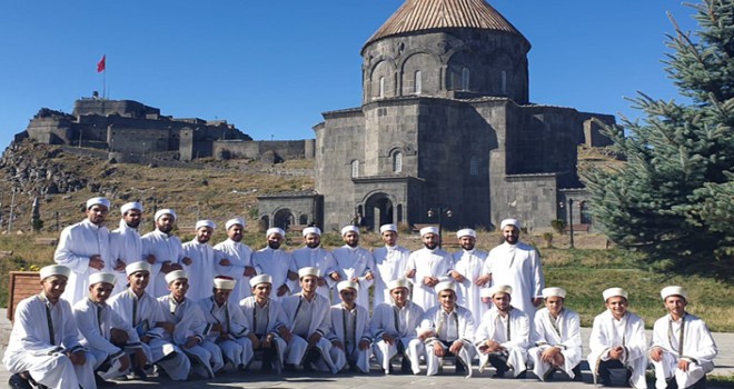 Kars'ta Hafızlık ve Arapça İcazet Merasimi bir arada yapıldı