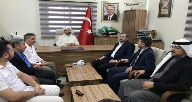 Başkan Erbaş, Medine Uluslararası Türk Okulunu ziyaret etti