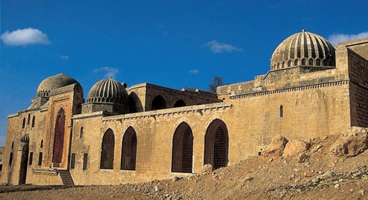 900 yıllık Medrese bakımsızlıktan çöktü