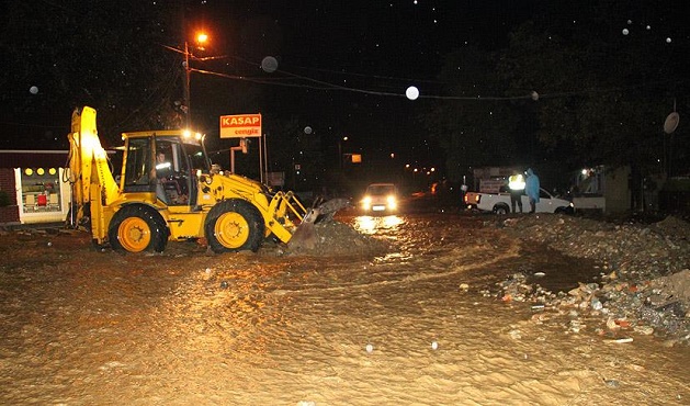 Sakarya'da selden etkilenen 37 kişi kurtarıldı