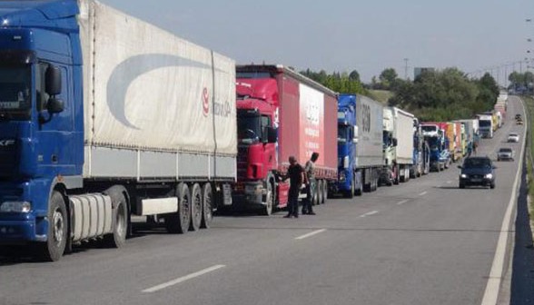 Bulgar bilgisayarları çöktü, TIR'lar kapıda kaldı