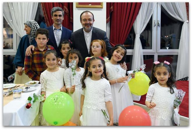 Başkan Görmez, iftarını yaşlılarla ve çocuklarla birlikte yaptı...