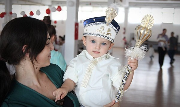 Bosna'da toplu sünnet şöleni