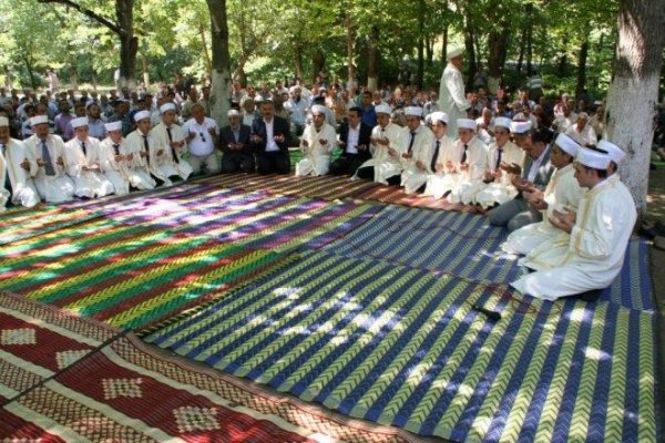Dervrek'te On Hafız İcazetini Aldı