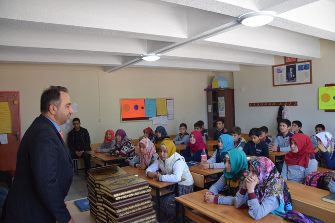 Erdemli Müftülüğünden İmam Hatiplere Kur\'an Hediyesi