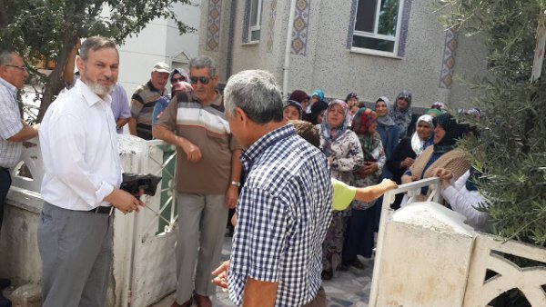 Ezine'de Halk Yollara Döküldü