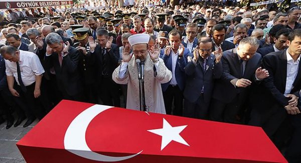 Görmez, Şehit Piyade Uzman Çavuş Ziya Sarpkaya'nın cenaze törenine katıldı.
