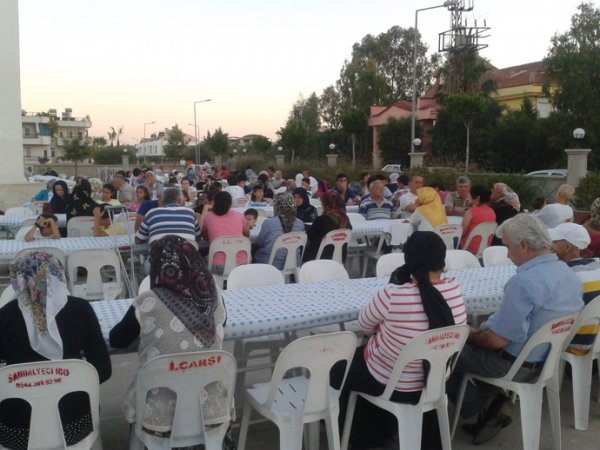 İYİLİK SOFRASI BELEK’TE MAHALLEYİ İFTARDA BULUŞTURDU