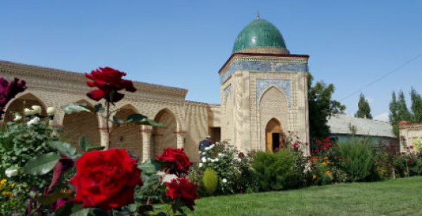 Kırgızistan'ın Oş şehrine Osmanlı mimarisinde külliye