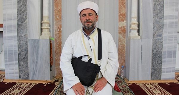 Konyalı imam kalbini çantasında taşıyor