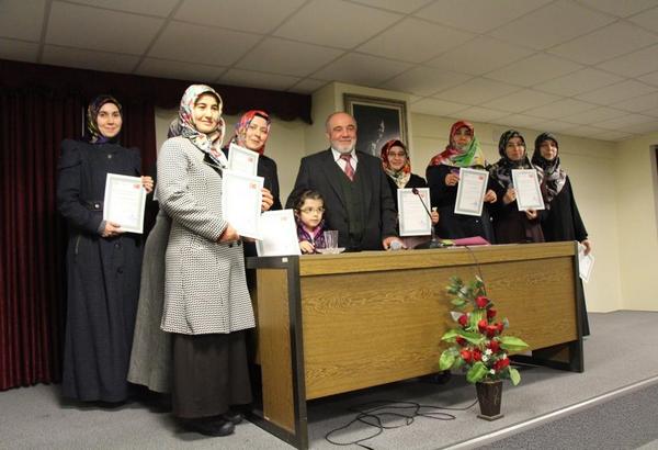 Kur\'an Kursu Öğreticileri Müftü Günay\'dan Belgelerini Aldılar