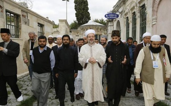 Müslüman dini liderler sabah namazını Eyüp Sultan Camiinde kıldı…