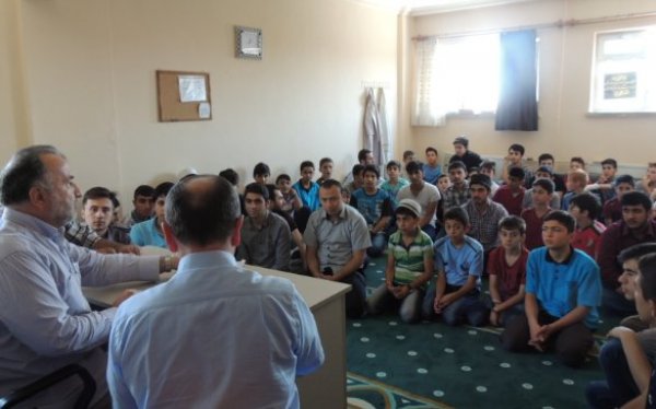 SİNCAN’DA ÖĞRENCİLERE ÇİFTE BAYRAM