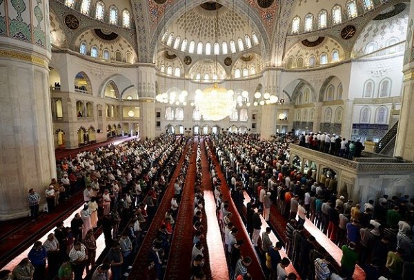 Türkiye'de Ramazan Bayramı kutlanıyor