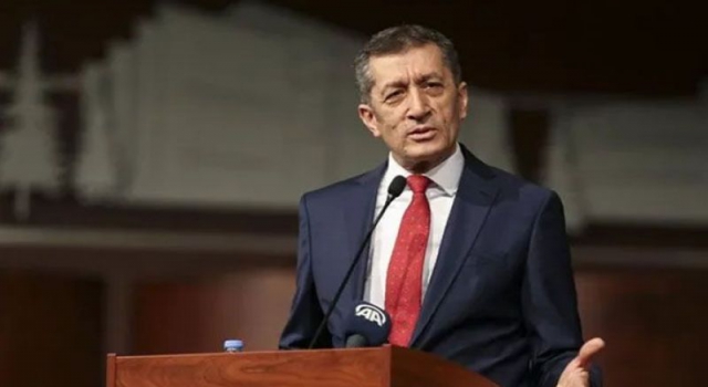 Milli Eğitim Bakanı Ziya Selçuk'tan öğrencilere müjde