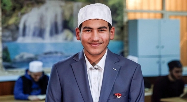 17 yaşındaki genç 3 buçuk ayda hafız oldu