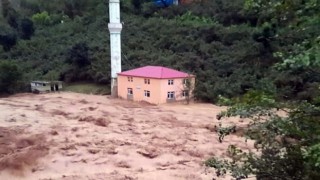 Sel felaketinde cami ve lojmanlar yıkıldı