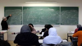 İslam karşıtı öğretmen açığa alındı