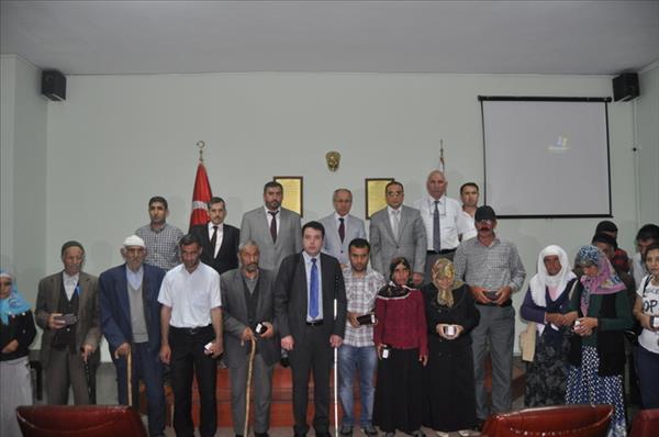 Iğdır'da Görme Engellilere Gören Göz Cihazı Dağıtıldı