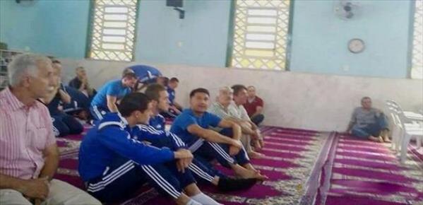 Bosna Hersek maç öncesi dua için camide!