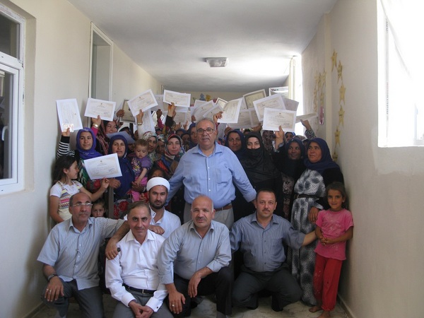 Kur'an Kursu öğrencilerine Başarı ve Katılım Belgeleri verildi.