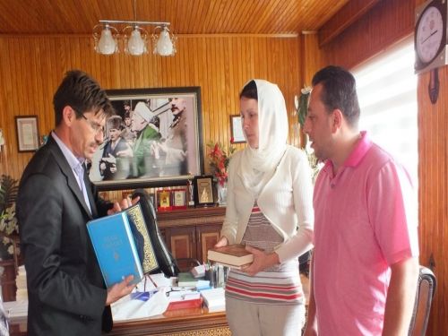 Kelime-i Şehadet Getirip Müslüman Oldu