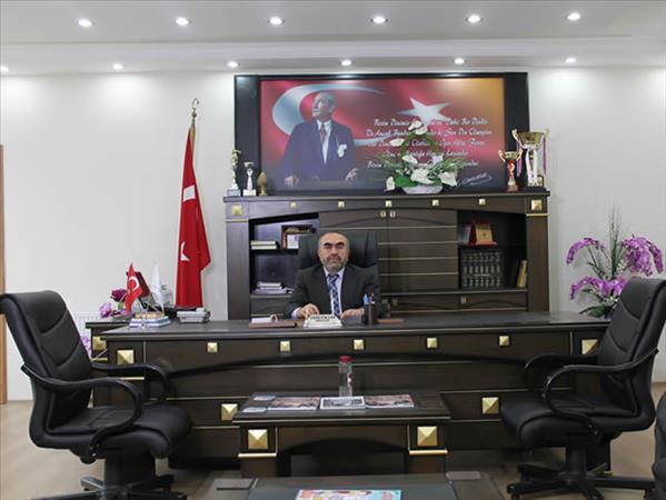 Gülenciler müftülük binasına 'çöktü'