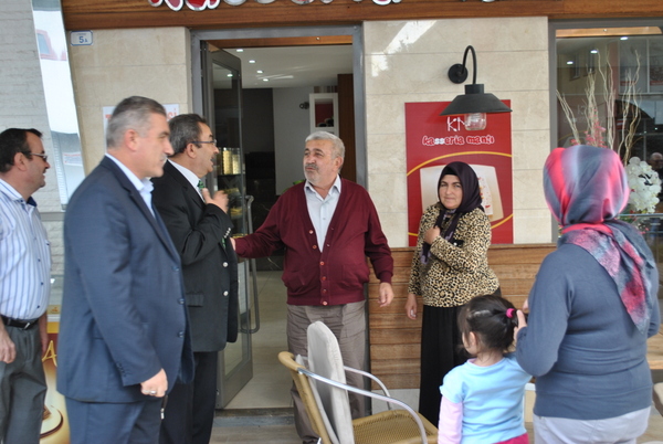 Müftü Yaşar, Manavgat da, esnaf ve vatandaşları ziyaret etti.