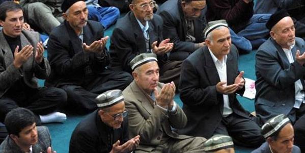 Özbek istihbaratından namaz fişlemesi