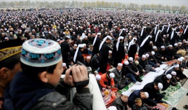 Çin, D.Türkistan'da namaz ve tesettürü yasaklıyor