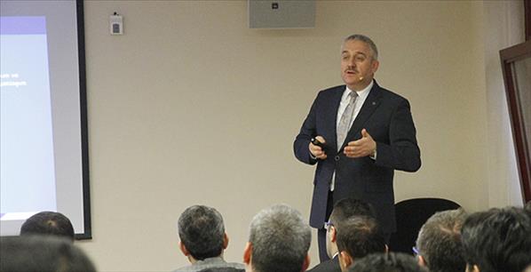 Palakoğlu, yeni atanan ilçe müftülerine Diyanet Vakfı çalışmalarını anlattı